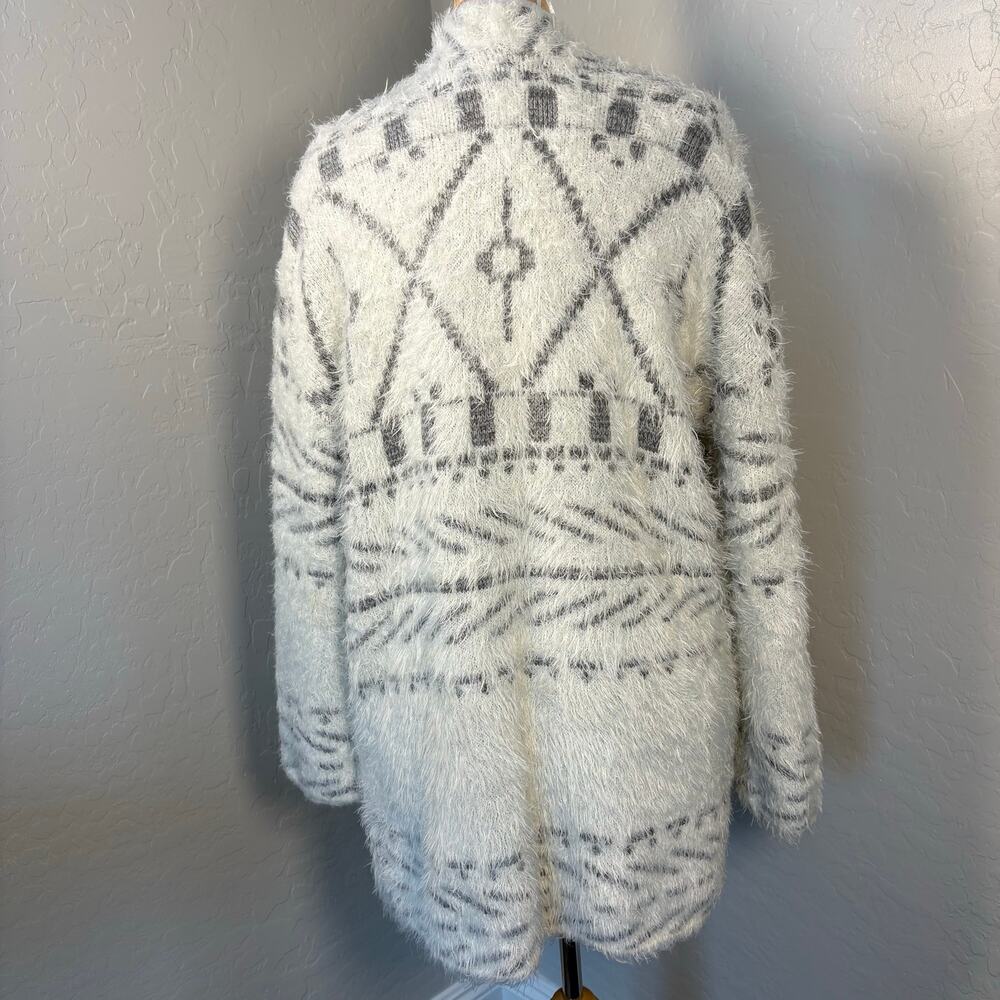 Knox Rose Cardigan Women L Cream Gray Fuzzy Eyelash Knit Geometric Boho - Picture 8 of 9